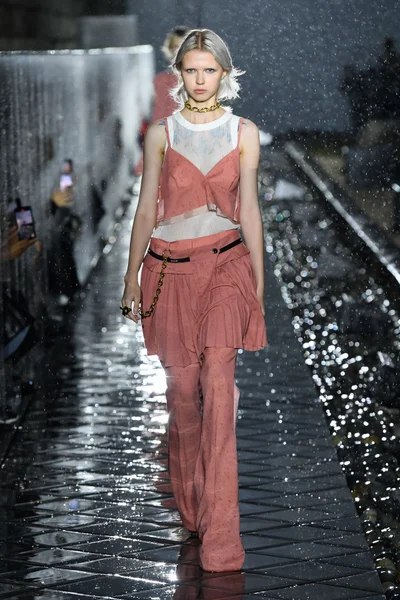 Look 15